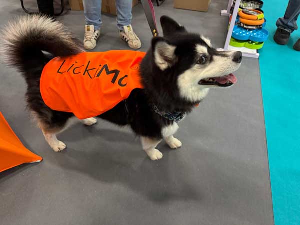 LickiMat mascot at Paris Expozoo 2025